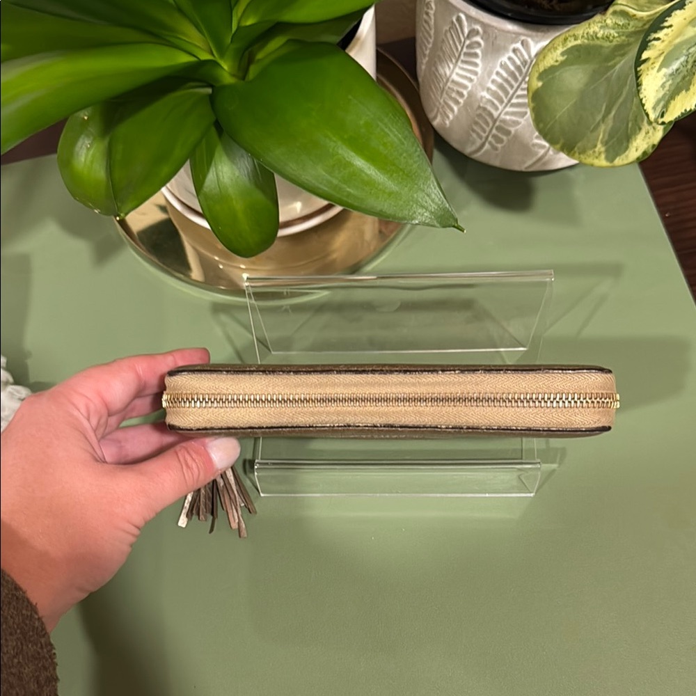 Gucci Gold Leather Wallet with Interlocking GG soho Logo - Picture 2 of 10